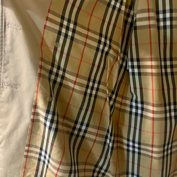 Vintage Burberry Trench - Picture 4 of 10